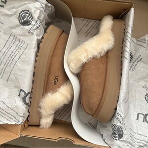 UGG Tan Women’s Slippers Brand New